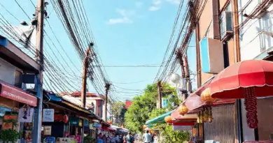 การสร้างเนื้อหาและรีวิวที่เชื่อมต่อกับชุมชนลาดพร้าว: คอนเทนต์แบบไฮเปอร์โลคัล บทความแนะนำสถานที่ และการจัดการรีวิวลูกค้า